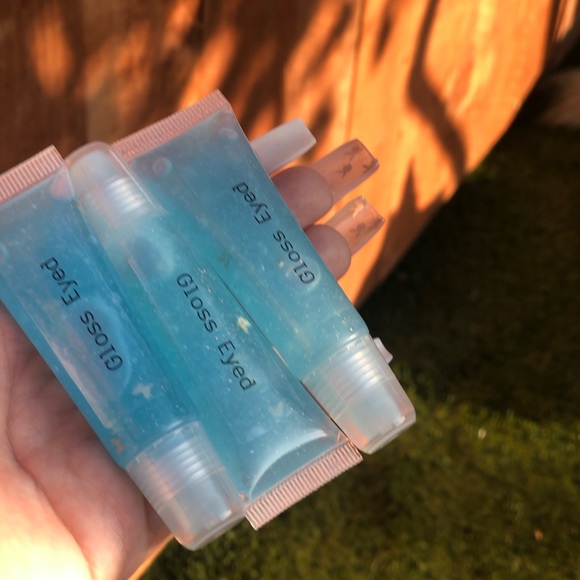 “Jenny” Gloss🦋💙 - Picture 2 of 3